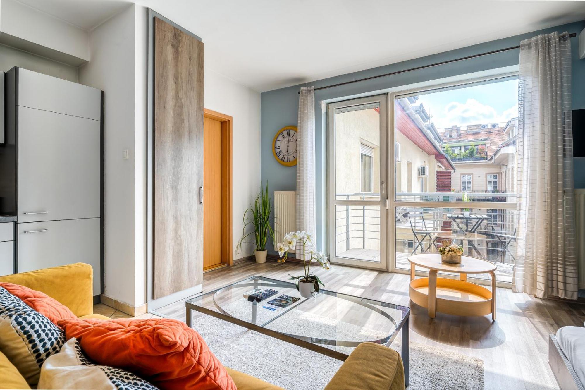 Weiner With Balcony Apartment Budapest